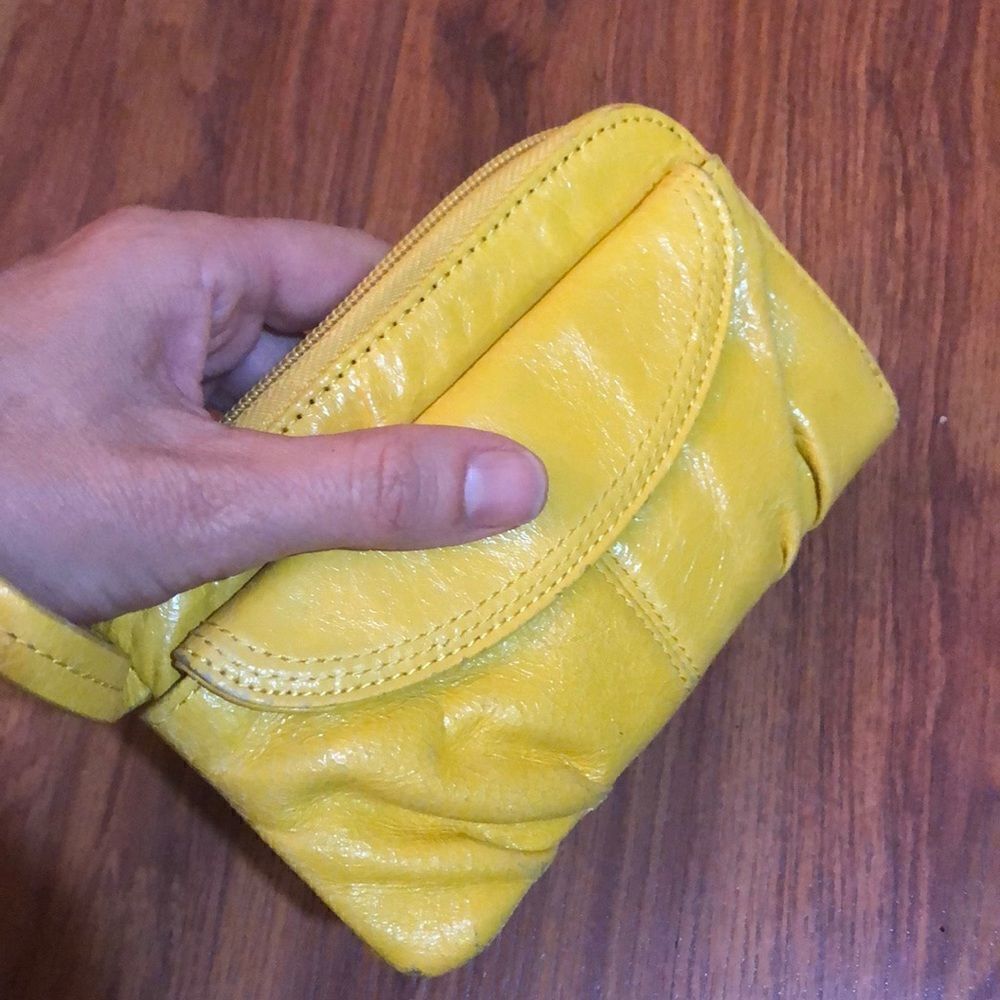 HOBO Genuine leather yellow wristlet wallet - Picture 8 of 11